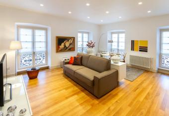 Tergesteo Palace Suite allows 18 year olds to book a room