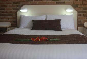 Garden City Motor Inn allows 18 year olds to book a room