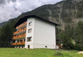 Karwendel-Lodge has Balcony rooms