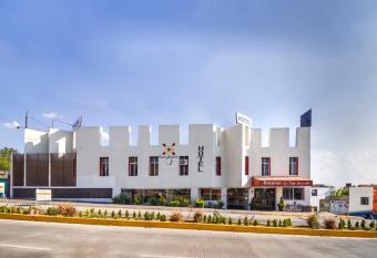 Hotel Plaza Galindo allows 18 year olds to book a room