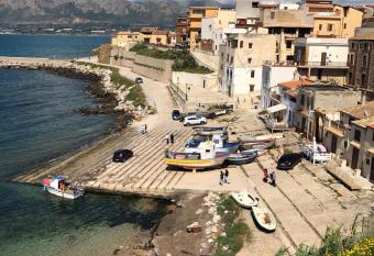 Casa nonna Maria has Balcony rooms