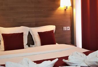 Hotel Luxor allows 18 year olds to book a room