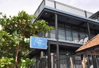 Dee Dee Sea Front allows 18 year olds to book a room