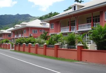 Reef Holiday Apartments allows 18 year olds to book a room