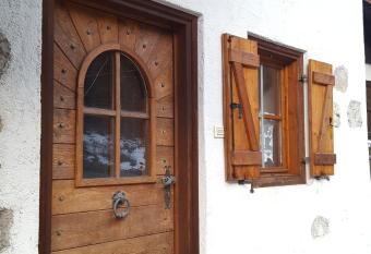 Romantic Loft Sottoguda allows 18 year olds to book a room