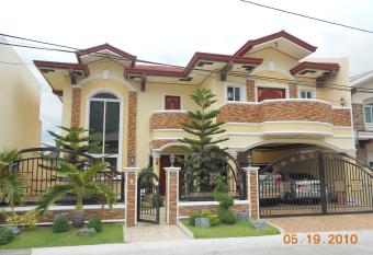 For long term only - Italia 500 in BF Resort Village Las Pinas has Balcony rooms