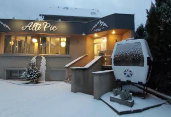 Alti Pic H  tel allows 18 year olds to book a room