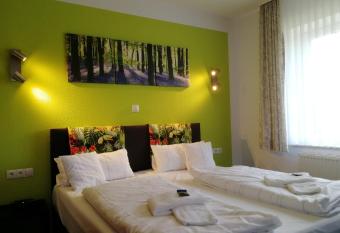 Hotel & Gasthaus Zum Domkreuger allows 18 year olds to book a room