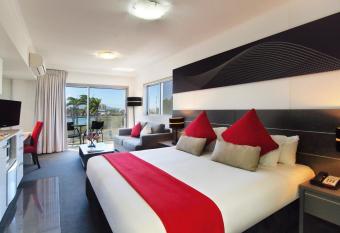 Oaks Townsville Metropole Hotel has Balcony rooms