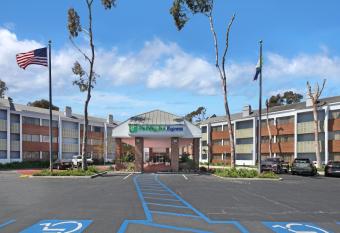 Holiday Inn Express Port Hueneme allows 18 year olds to book a room