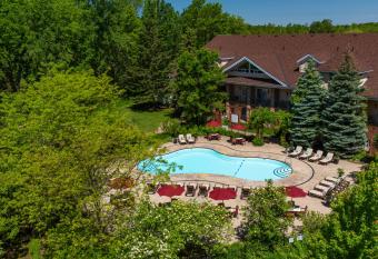 Georgian Bay Hotel, Trademark Collection by Wyndham allows 18 year olds to book a room