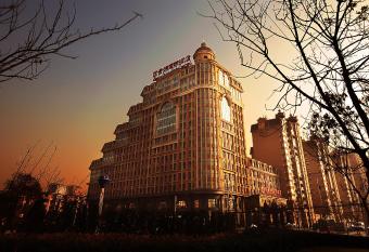 Beijing Lijingwan International Hotel allows 18 year olds to book a room