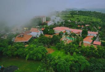Manas Lifestyle Resort, Igatpuri has Balcony rooms