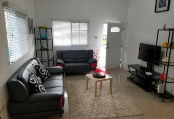 Caymanas estate 24/7 security has Balcony rooms