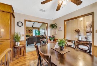 Homestead House - In Shadow Hills Golf Course Division Home has Balcony rooms