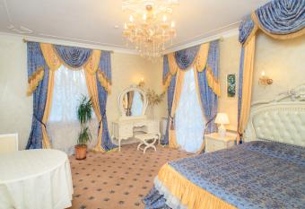 Petrovskyi Brovar has rooms with a private hot tub