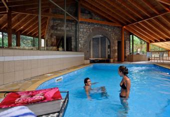 Hotel La Sapini  re allows 18 year olds to book a room