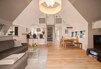 Wohlf  hlloft Seekretzer mit privatem Seezugang allows 18 year olds to book a room