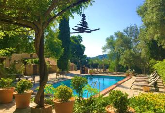 Agroturismo Son Penyaflor allows 18 year olds to book a room