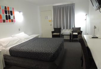 Park View Motel allows 18 year olds to book a room