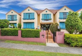 Albion Manor allows 18 year olds to book a room