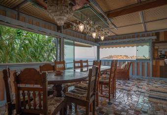 Container Luxury House has Balcony rooms