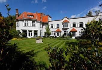 La Villa Carat Croix allows 18 year olds to book a room