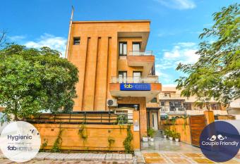 FabHotel Rallkmas Cyber City allows 18 year olds to book a room