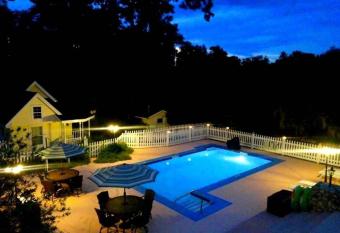 Shamrock Thistle & Crown B&B has Balcony rooms