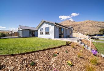 Queenstown Remarkables Alpine Scenic Lodge has Balcony rooms