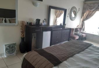 Ecotel Southgate has Balcony rooms