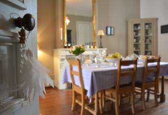 la maison allows 18 year olds to book a room