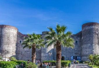 Lina s House allows 18 year olds to book a room