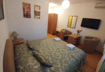 Vila San has Balcony rooms