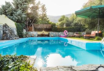 DM Elegant and Charming Villa has Balcony rooms