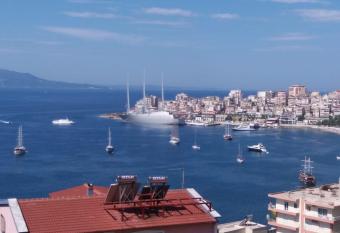 Sunny&Seaview Apartment has Balcony rooms