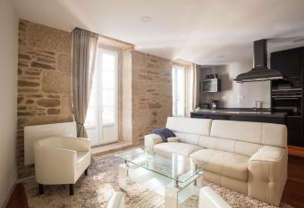 Luxury apartment-free parking allows 18 year olds to book a room