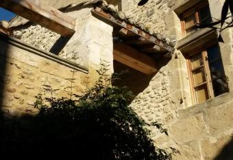 Le Petit DoMeynes has Balcony rooms