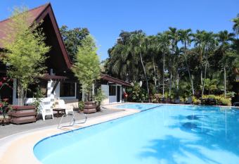 Domicilio Lorenzo allows 18 year olds to book a room