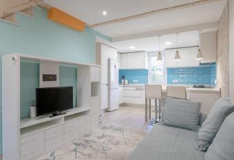 Bonita casa en urbanizaci  n privada muy cerca del mar y de Alicante has Balcony rooms