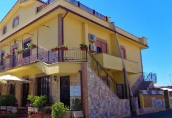 Abacab has Balcony rooms