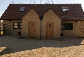 Dove House Cottages - No 1 allows 18 year olds to book a room