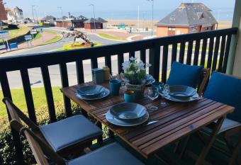 Villers Plage 1 allows 18 year olds to book a room