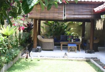 De Puspa Residence Seminyak has Balcony rooms