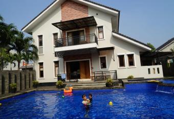 Pesona Air - Villa and Private Pool has Balcony rooms