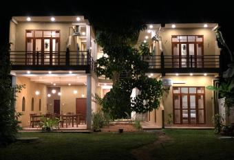 Onilwe Resort Weligama has Balcony rooms