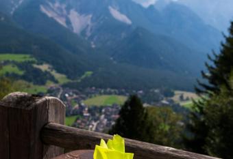 La Para has Balcony rooms