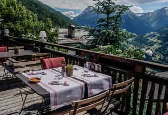 H  tel Le Grand Chalet Favre has Balcony rooms