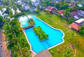 Amaluna Resorts allows 18 year olds to book a room