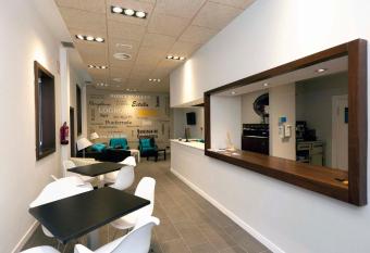 Hostal Hispano allows 18 year olds to book a room